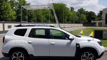 Guvernul a schimbat Codul Rutier ca să poată fi folosite. Ce numere de înmatriculare are papamobilul Dacia folosit de Papa Francisc în România