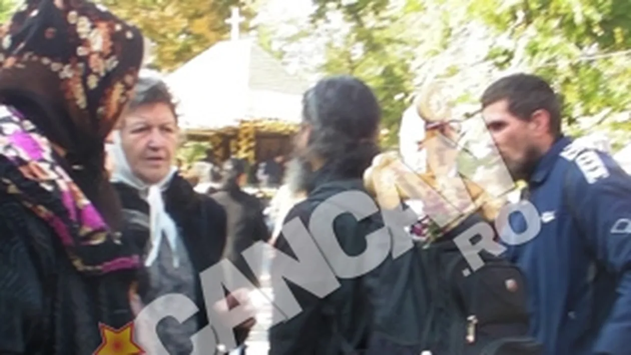 VIDEO Aparitie misterioasa la moastele Sf.  Nectarie! Le-a dat sa pupe crucea, dar nu era ce a crezut toata lumea ca e!