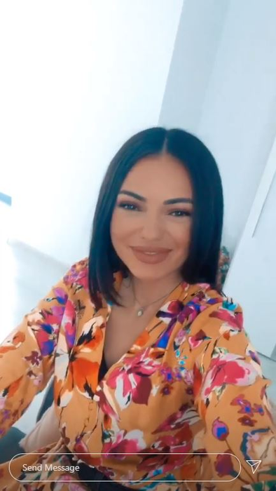 Cosmina Adam este noua asistentă de la Acces Direct! Cu ce s-a ocupat înainte să o înlocuiască pe Emily Burghelea care și-a dat demisia la TV