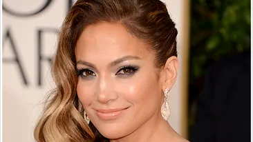 Jennifer Lopez i-a năucit pe toţi la Globurile de Aur! A purtat o rochie transparentă, prin care i se vedea aproape tot!