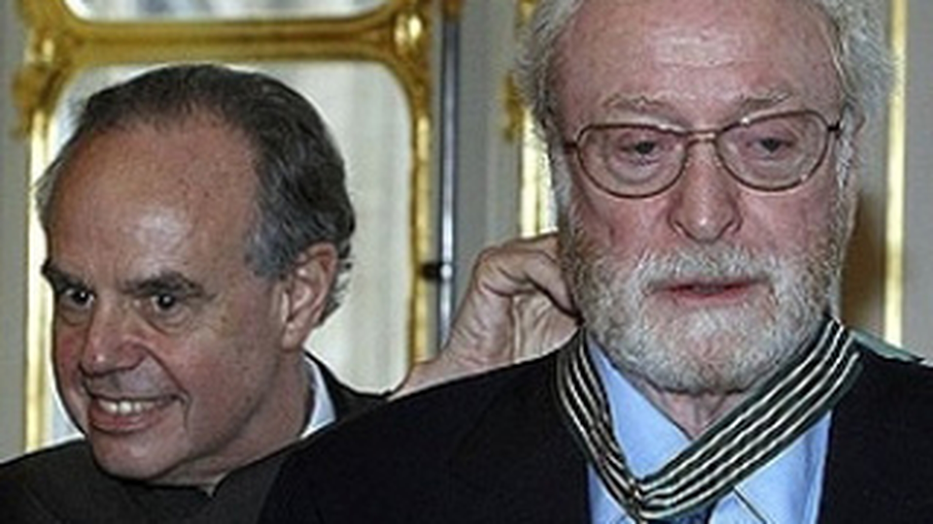 Actorul Michael Caine a primit cea mai importanta distinctie culturala a Frantei