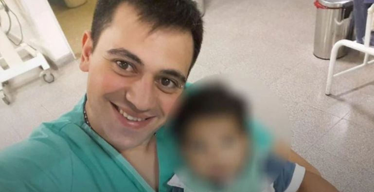 Caz impresionant! Un asistent medical a adoptat un băiețel bolnav, abandonat de părinți. „O legătură foarte puternică, am simțit că este copilul meu”