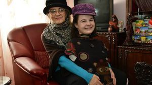 Ce a visat femeia care a crescut-o pe Lorelai, fetiţa fără mâini, după ce a întâlnit-o pentru prima oară: “Atunci am realizat că Dumnezeu…” 