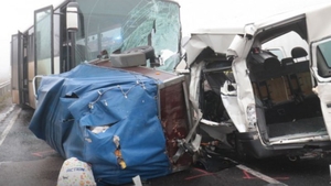 Accident teribil în Ungaria! Un microbuz plin cu români, lovit de un autobuz: 3 morţi