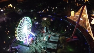 Cât te costă să te dai în roata panoramică de 33 de metri din Drumul Taberei. Cursa durează doar 6 minute