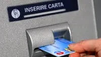 Ce făceau trei angajaţi de la salubritate la un bancomat din Bucureşti! S-au chinuit aproape 15 minute