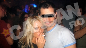 Paparazzii Cancan.ro le-au fotografiat pe vedetele care s-au relaxat...cu câte o ţigară dubioasă!
