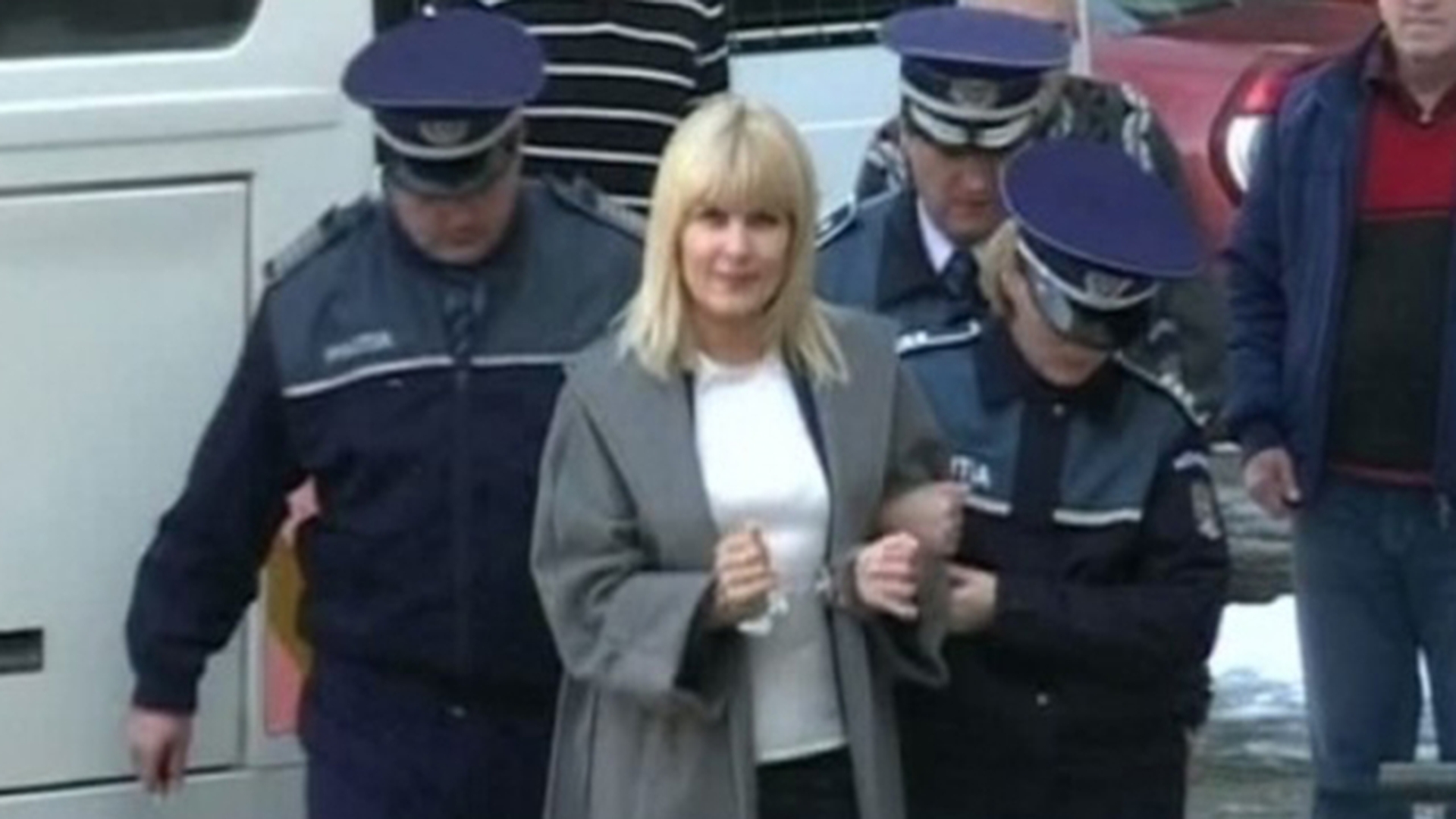 Elena Udrea paraseste Arestul Capitalei. Afla unde se duce