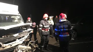 VIDEO. Doi morți și trei răniți după impactul dintre trei mașini, pe DN 14, în județul Sibiu