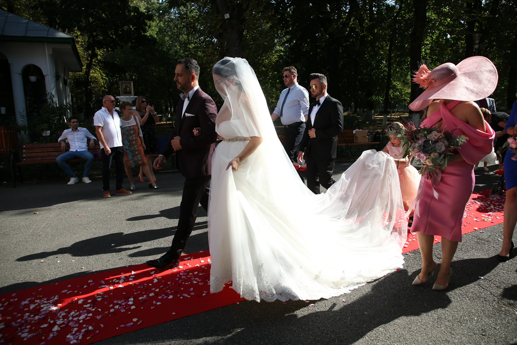 Scandal la nunta Gabrielei Cristea şi a lui Tavi Clonda! NU au ţinut cont că e o zi specială pentru ei