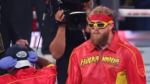 Fostul YouTuber, Jake Paul, bătut crunt de Anthony Joshua. A ajuns la spital imediat după meci