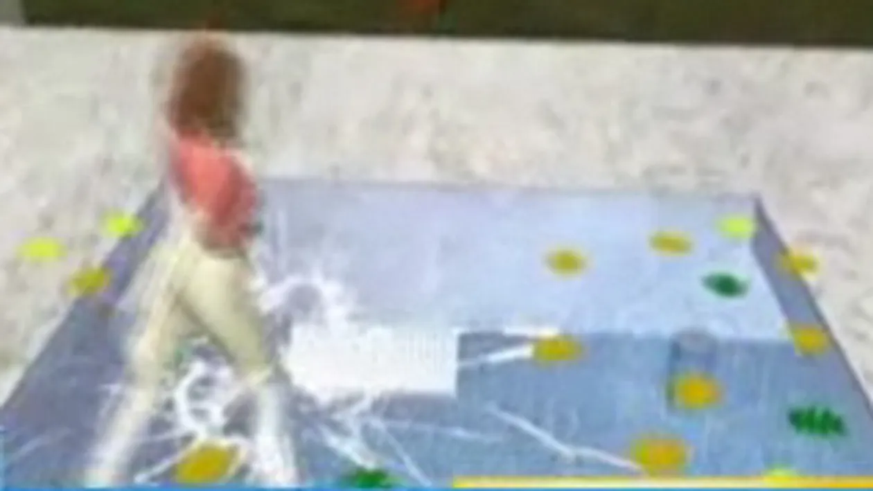 VIDEO O femeie de serviciu a cazut de pe acoperisul cladirii unde lucra!