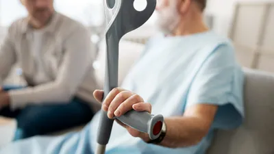 Îngrijitor român, lovitură ca în filme în Austria. A furat lingouri de aur de la bătrânul pe care îl îngrijea