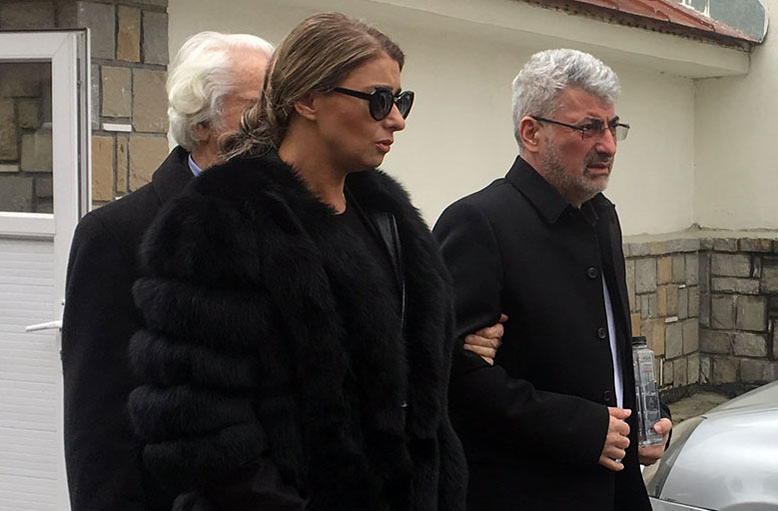 Laurențiu Reghecampf  a ajuns la capela unde este depus sicriul cu trupul neînsuflețit al Ionelei Prodan