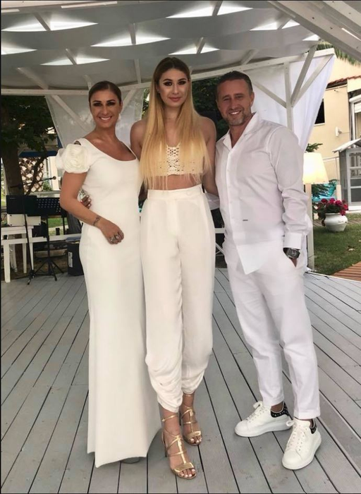După ce s-a zvonit că este în prag de divorț, Anamaria Prodan a luat o decizie radicală! Vedeta va merge în S.U.A cu primul ei soț