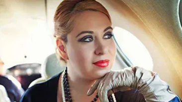 Oana Roman nu mai e burlacita! S-a casatorit civil cu tatal fetitei ei si a ales o rochie de culoare roz!