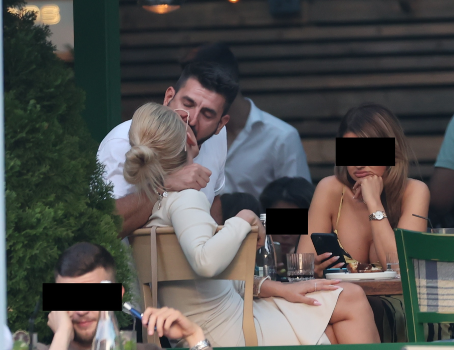 Iuliana Pepene, trasă de păr și sărutată de Radu Ciucă (Foto: CANCAN.RO)