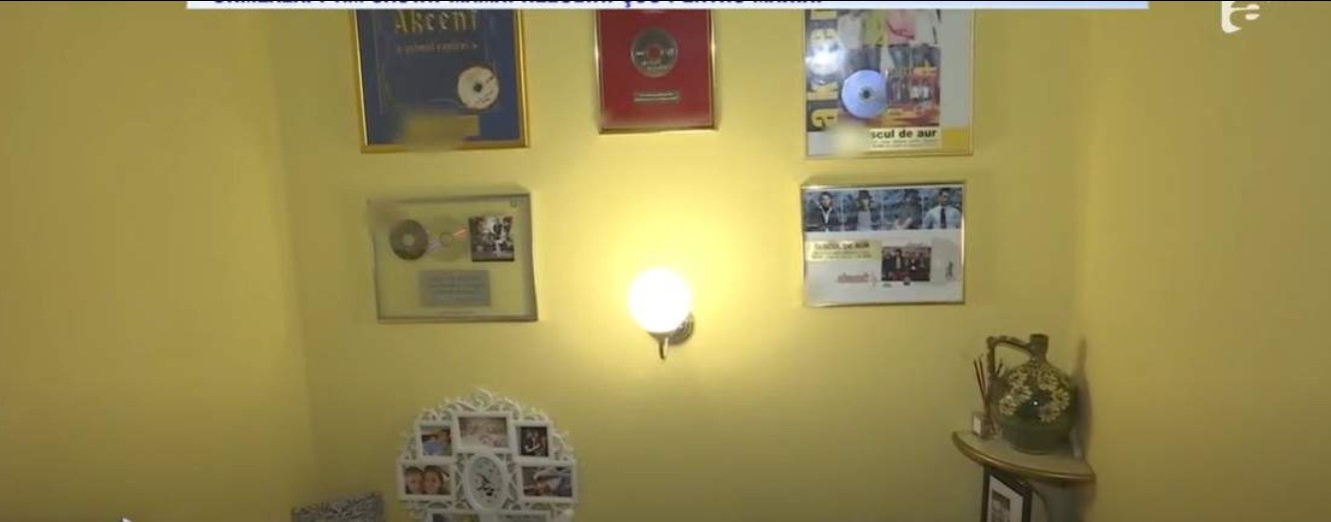 Cum arată casa lui Sorin Brotnei din Maramureș. Acoperișul e realizat într-un mod care nu se mai folosește în prezent