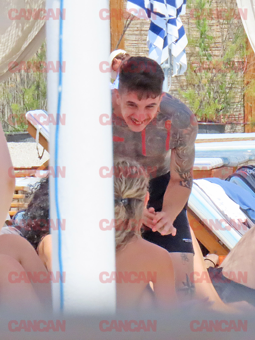 MGK și fiului celebrului manelist, Vali Vijelie, au petrecut clipe splendide la mare