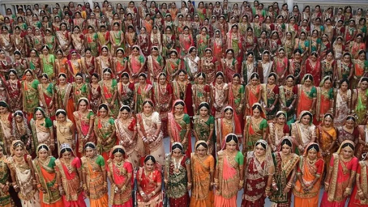 El este miliardarul indian care a căsătorit nu mai puțin de 3.000 de fete orfane!