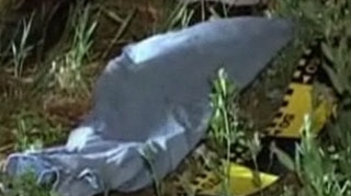 VIDEO ABOMINABIL! Tatal si fiul de 13 ani au jefuit si ucis o femeie!