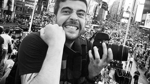 Pe ea a pus ochii SPEAK! Cine este femeia lângă care s-a pozat înainte să facă anunţul:,,În curând…‘’
