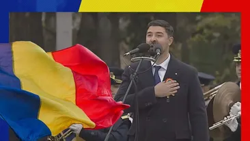 Cine a interpretat imnul la Paradă?! E fiul celebrului lăutar Nicu Gigantu'! Avem singurele declarații ale lui Alex Gigantu' despre cum a fost selectat pentru prezența la „Ziua Națională”