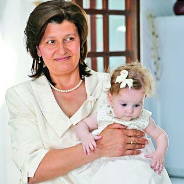 Fiica lui Irinel Columbeanu calcă pe urmele mamei sale, Monica Gabor. Cum pozează Irina Columbeanu la 12 ani