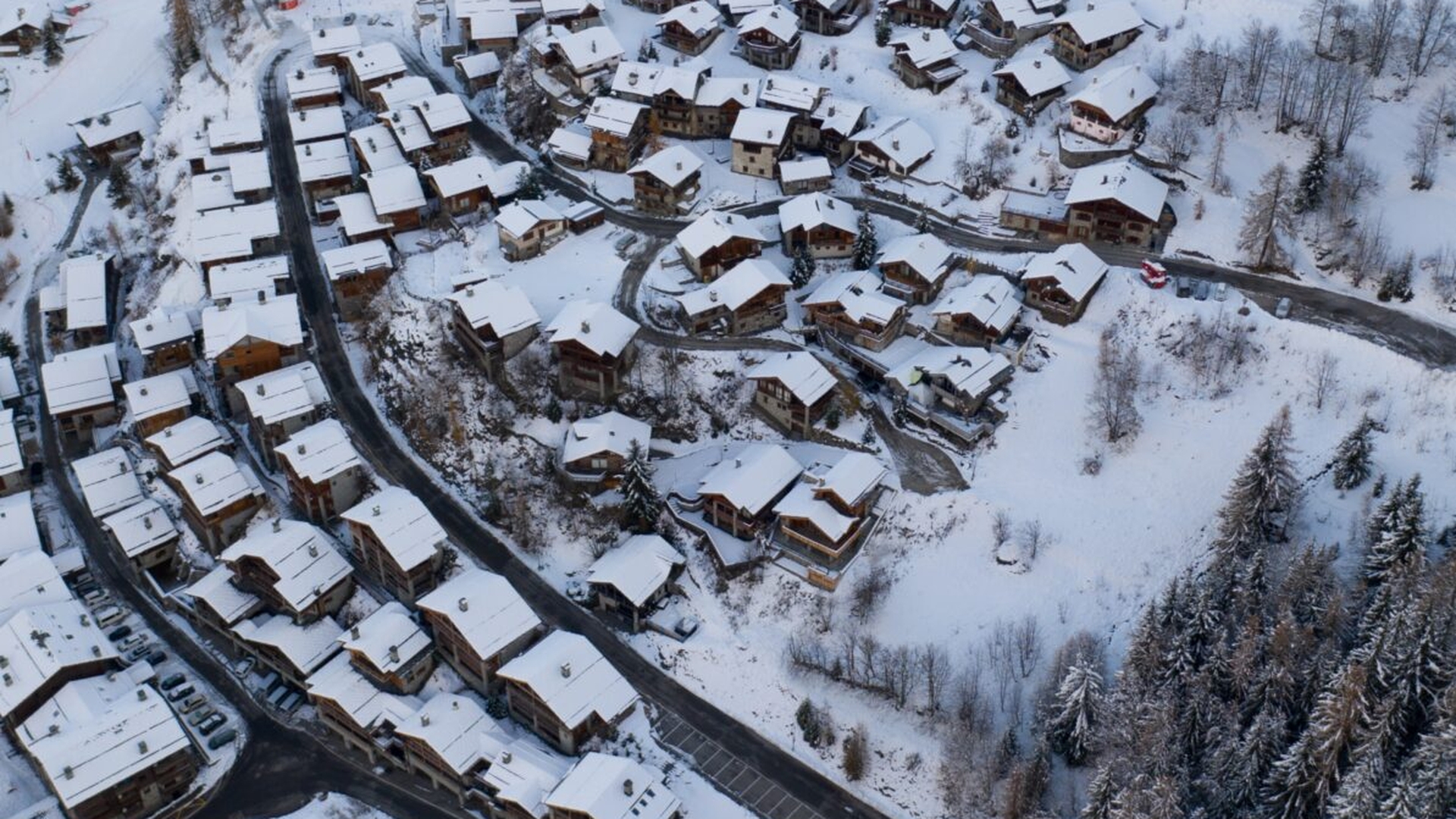 Prognoza meteo azi, 5 ianuarie 2026. Iarna nu cedează: România, sub nori și precipitații. Zonele în care vor crește temperaturile
