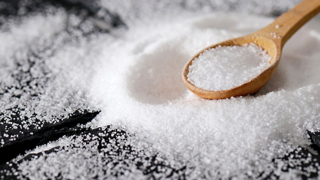 De ce se pune sare în fața ușii de la intrare. Secretul știut de puține gospodine, rezultatele te vor uimi