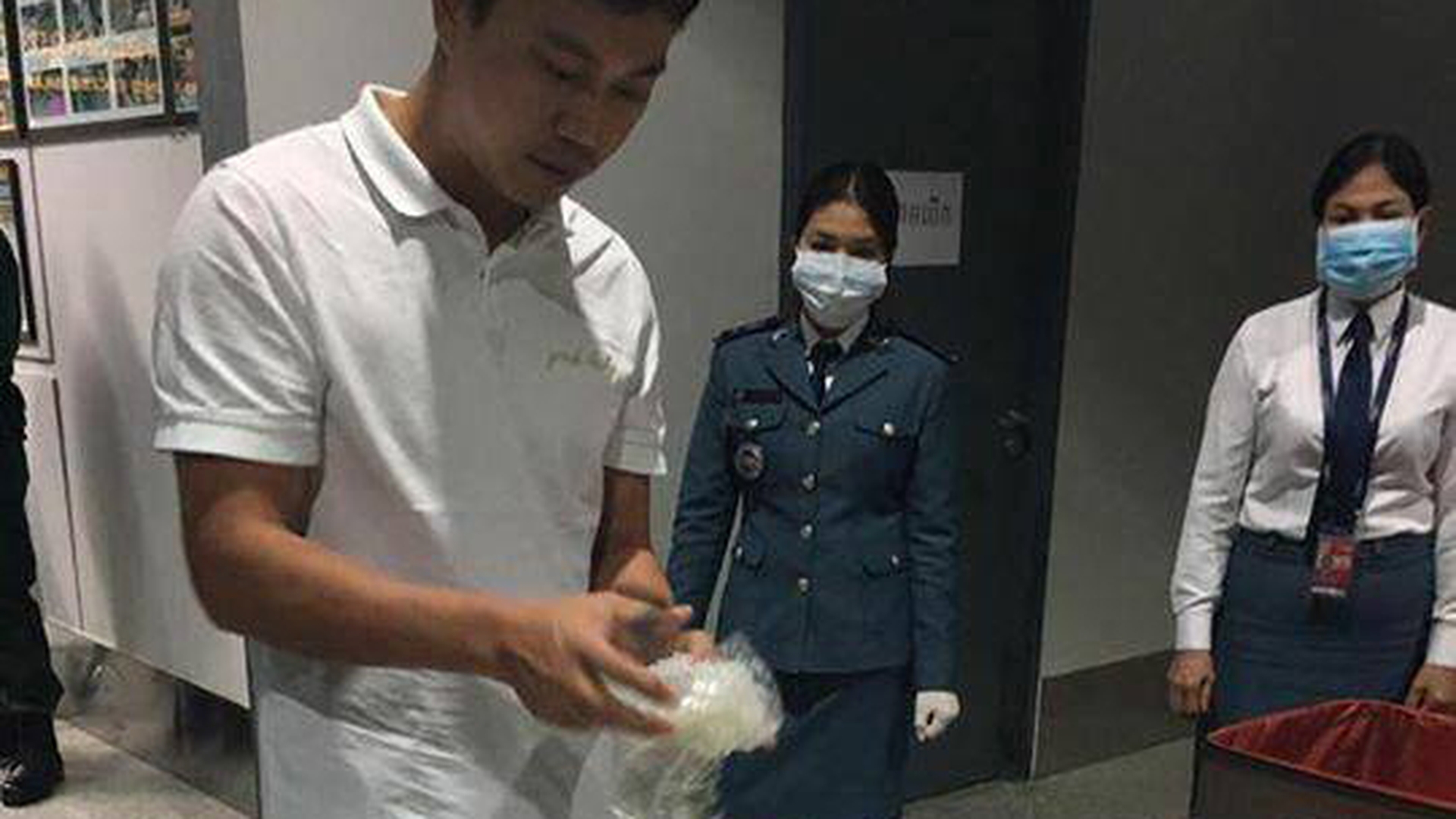 S-a aflat cine este românul care a fost prins cu 5 kg de cocaină în Cambodgia! Bărbatul riscă închisoare pe viaţă