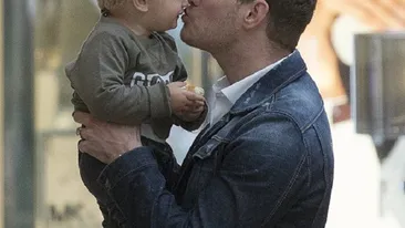 Michael Bublé renunţă la cântat, după ce fiul lui de 3 ani a fost diagnosticat cu cancer