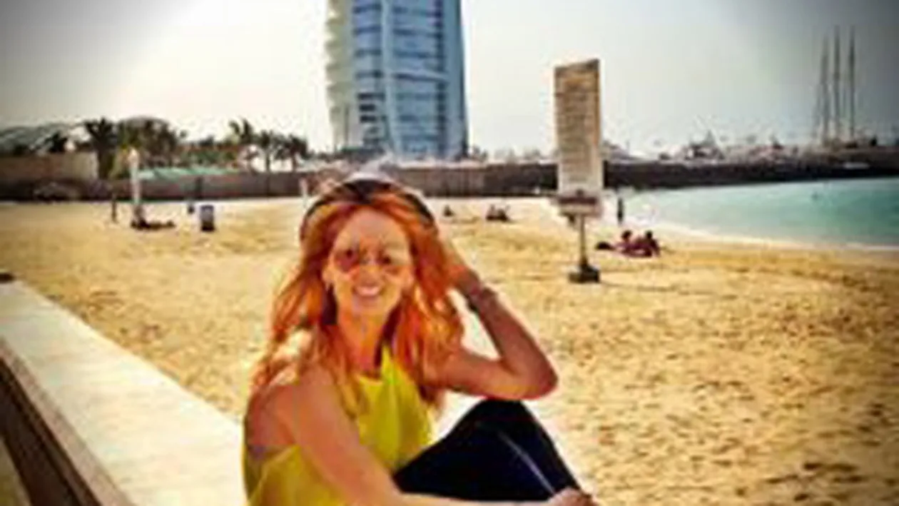 Andreea Banica s-a distrat in Dubai! Afla ce cladiri au dat-o pe spate pe vedeta!
