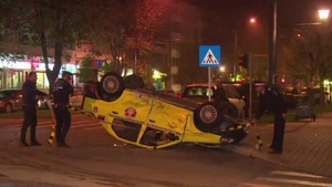 Accident grav în Vaslui! Un taxi cu şapte pasageri s-a răsturnat