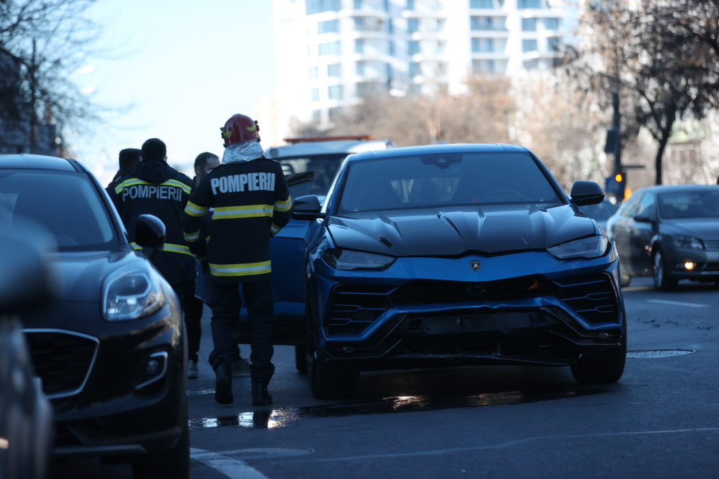 Pompierii au sosit prompt la fața locului, pentru a preîntâmpina un incendiu (Foto: CANCAN.RO)
