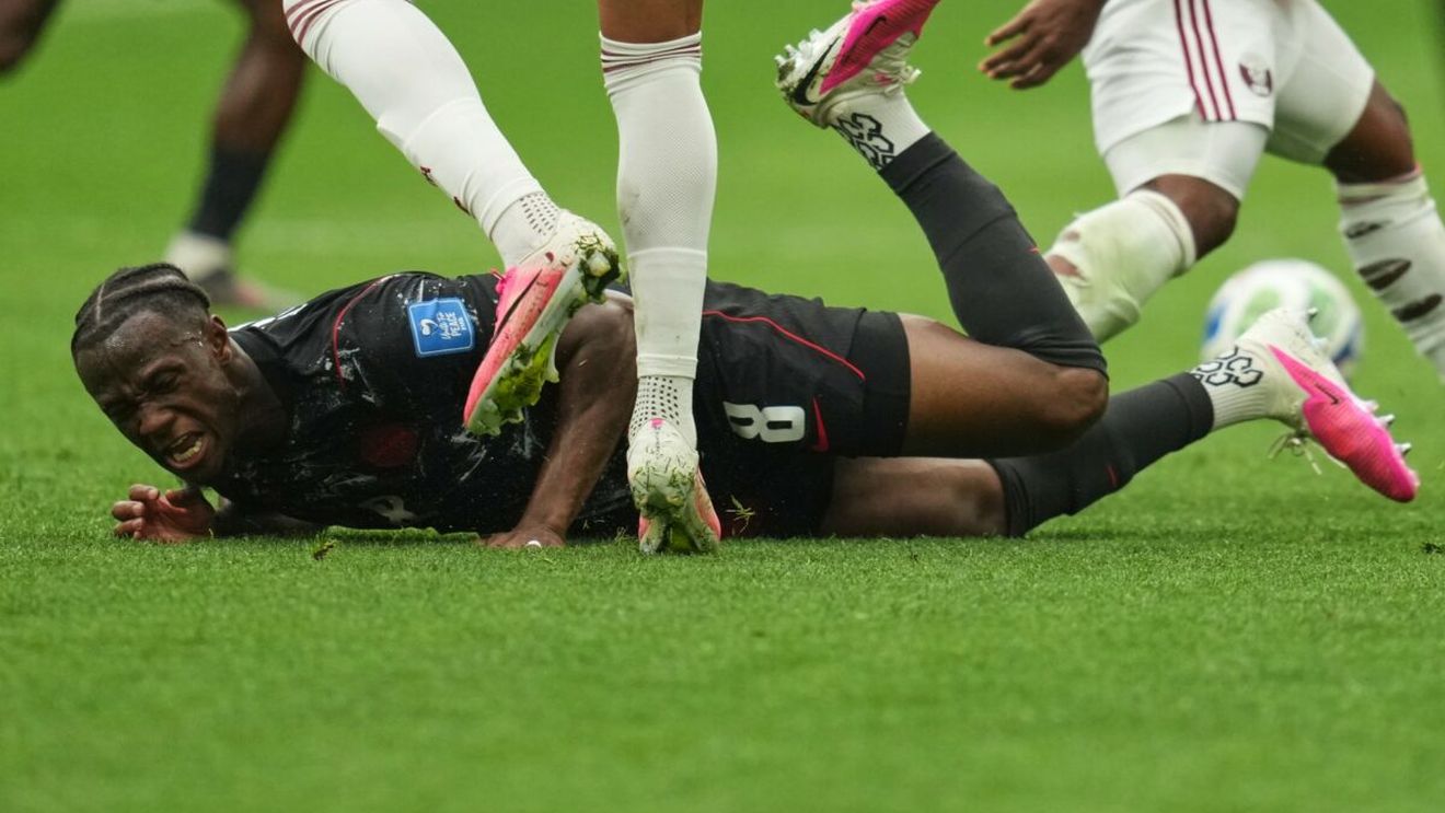 De ce simulează fotbaliștii accidentările la Cupa Mondială, potrivit unui neurochirurg