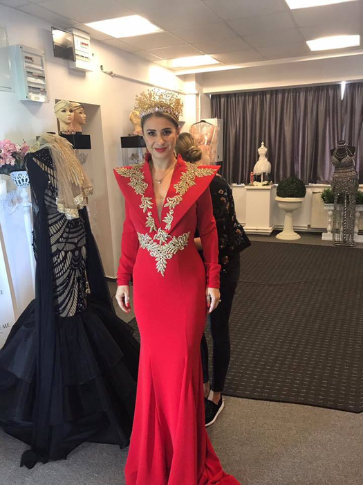 Anamaria Prodan a făcut furori cu ţinutele prezentate pe Facebook