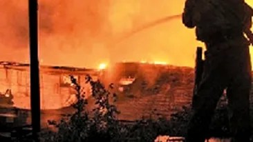 VIDEO Incendiu la Sibiu! 50 de chioscuri mistuite de foc