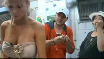 Scandal monstru intre Simona Sensual si doamna Bamboi: Fata asta spala cutitul de zici ca freaca sc*le de barbati