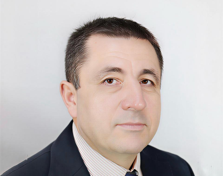 Cine este Marius Andronache, medicul care îi va monta sistemul ECMO lui Mircea Lucescu 