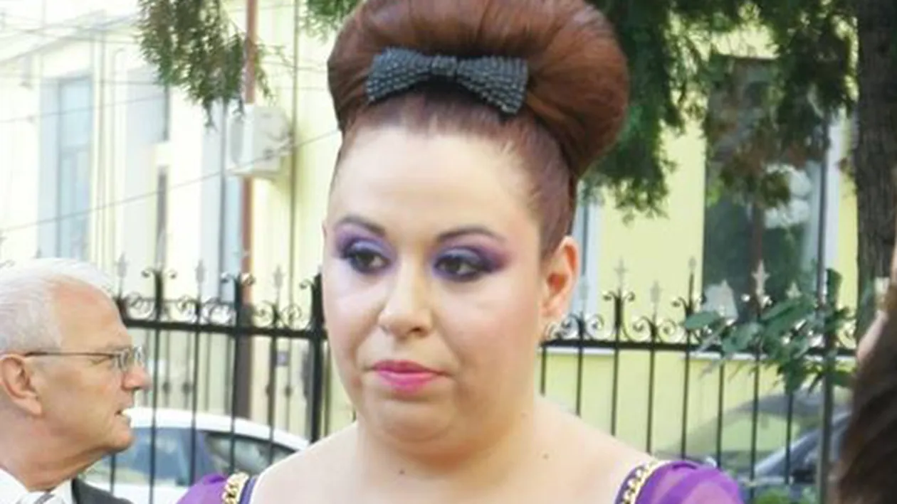 Oana Roman şi-a schimbat look-ul! Cum arată acum vedeta