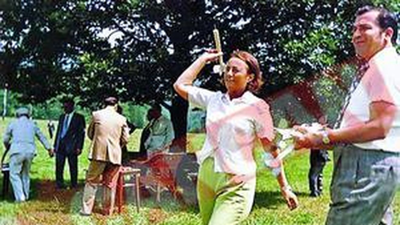 Cum se intreceau Iliescu si Ceausescu la inele