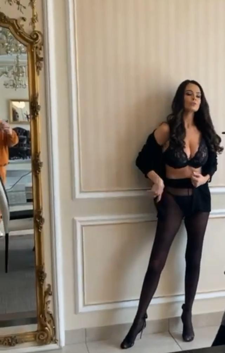 Anca Serea, pictorial incitant într-o lenjerie intimă sexy. Declarația de dragoste cu care a surprins-o Adi Sînă în public