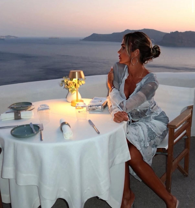 Diana Munteanu a dat România pe Santorini. Imagini spectaculoase din escapada în Grecia