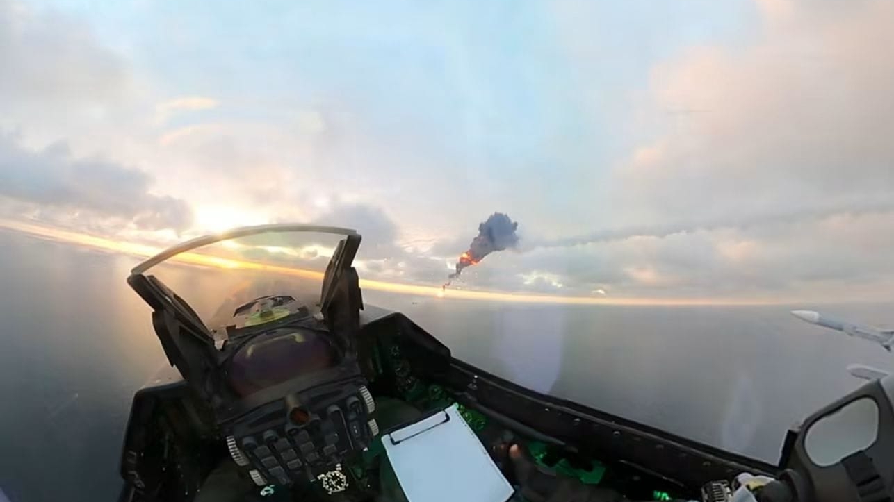 Avioanele F-16 românești au doborât două drone pătrunse în spațiul aerian național. Primele imagini din timpul misiunii