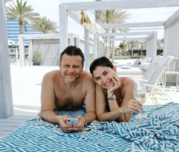 Alina Pușcaș arată senzațional în costum de baie la aproape 2 ani de când a născut-o pe Iris. Prezentatoarea și soțul ei, vacanță de lux în Dubai | FOTO