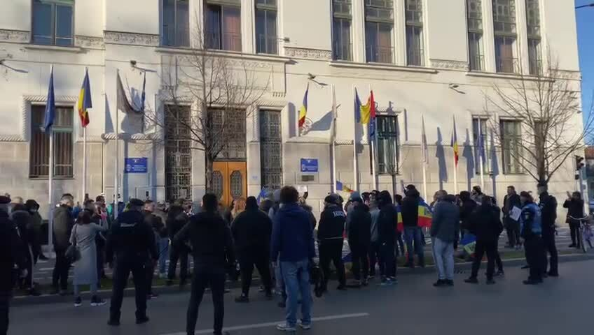 Proteste înainte de intrarea în carantină! Timișorenii, revoltați de decizia autorităților: „Libertate”