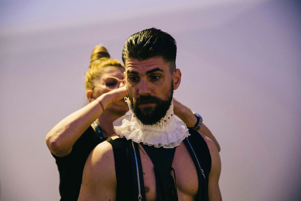 Cine este, de fapt, bărbatul sexy care a pregătit show-ul lui Ester Peony de la Tel Aviv! A fost la Exatlon și Dansez pentru tine