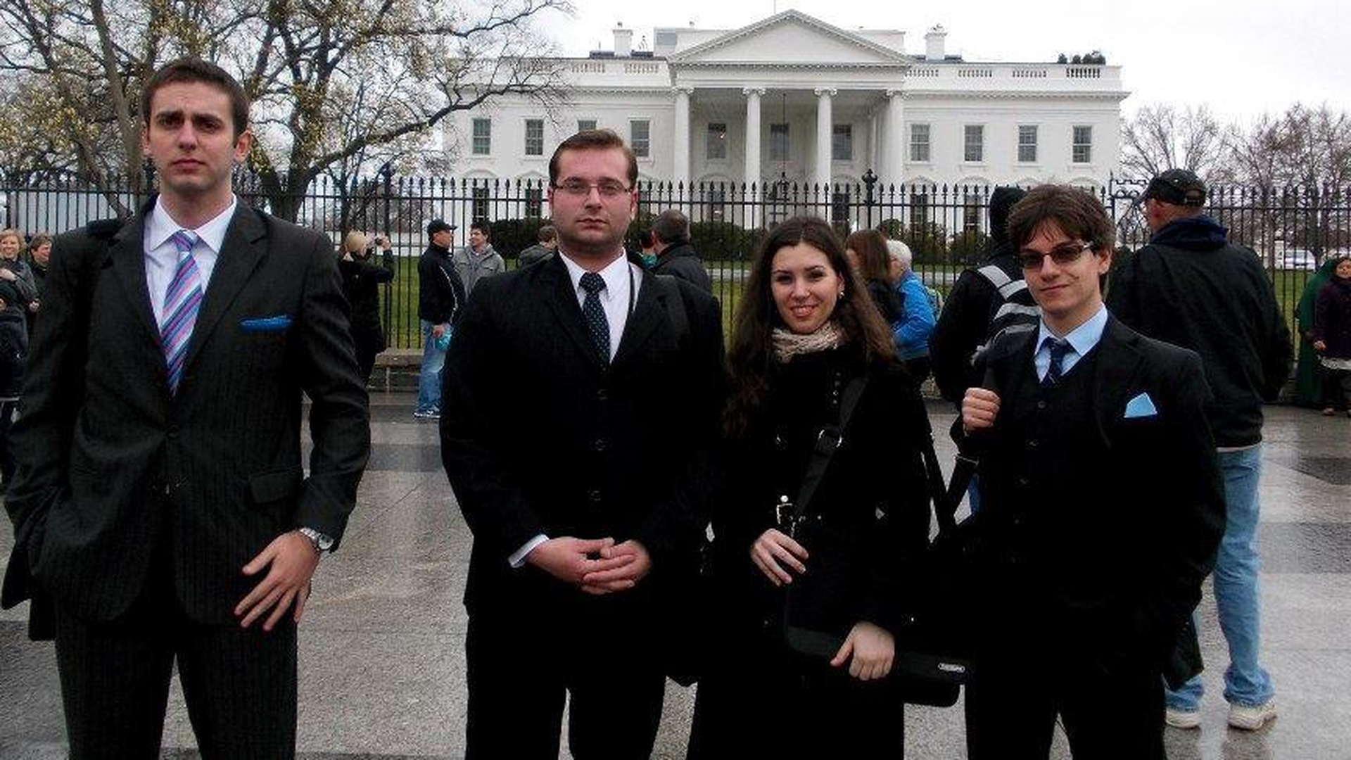 Ai nostri sunt cei mai buni! Cinci elevi de la Facultatea de Drept din Bucuresti au batut geniile de la Oxford si Cambridge!