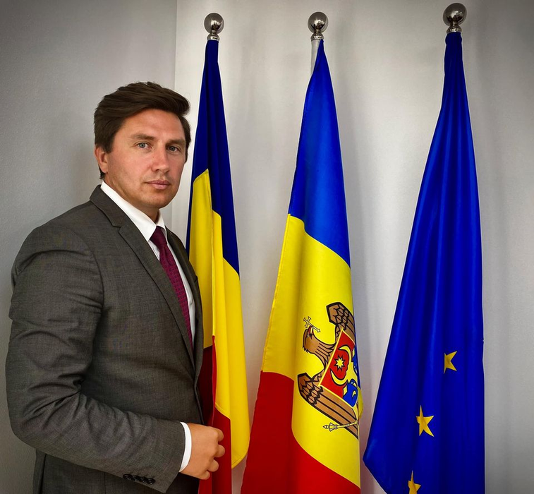 Deputatul Constantin Codreanu, implicat într-un accident în Focșani: “M-am ales cu fracturi și un traumatism cranio-facial” + prima poză după impactul violent